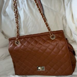 medium size tote/shoulder bag🤍brown/tan color🤍gold hardware🤍